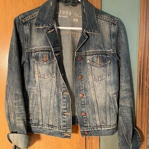 Like new Gap classic denim jacket